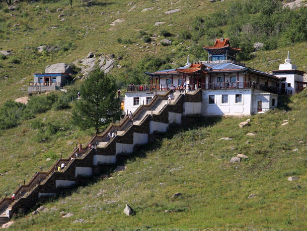 チベット仏教のアリヤバル寺院